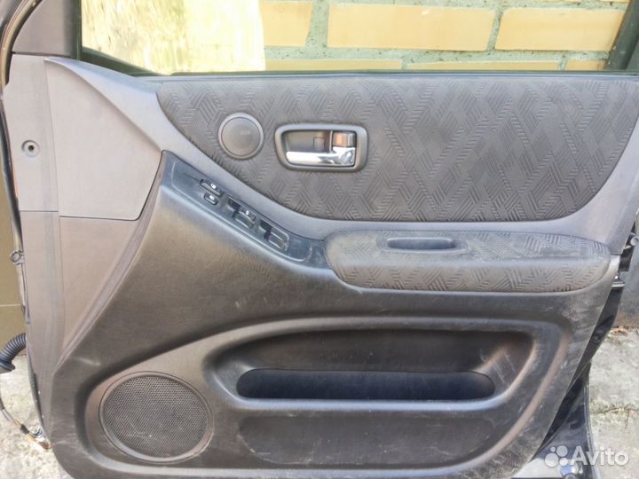 Дверь задняя правая Toyota Kluger