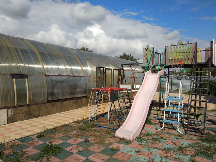 Коттедж 393 м² на участке 15 сот.