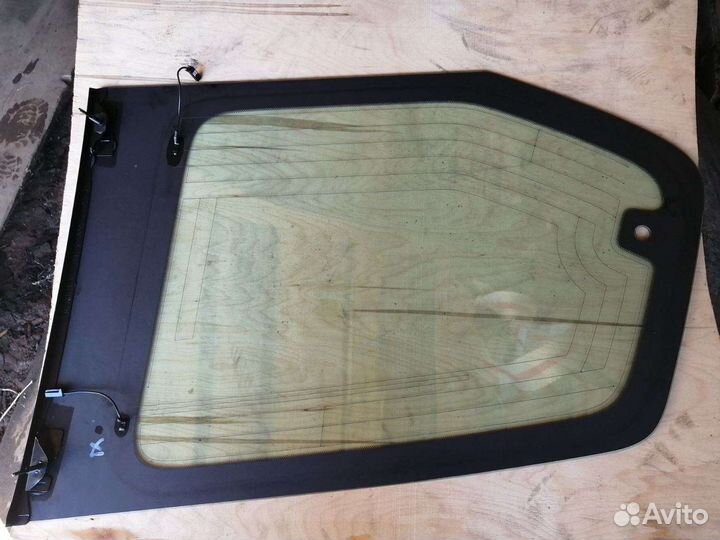 Стекло заднее левое Toyota LC 120 c уплотнением