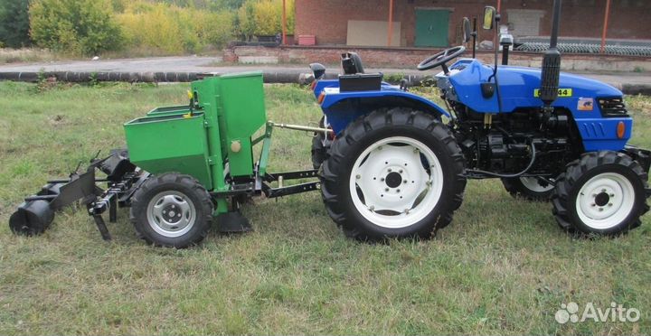 Картофелесажалка двухрядная с бункером для удобрен