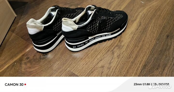 Кроссовки женские