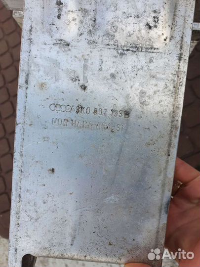 Кронштейн усилителя переднего бампера Audi A4. Клы