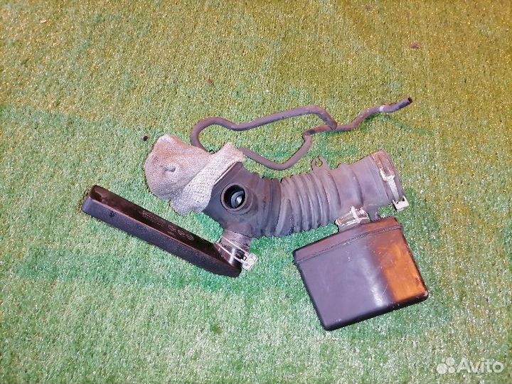 Патрубок воздушного фильтра 17881-28250 Toyota Cam