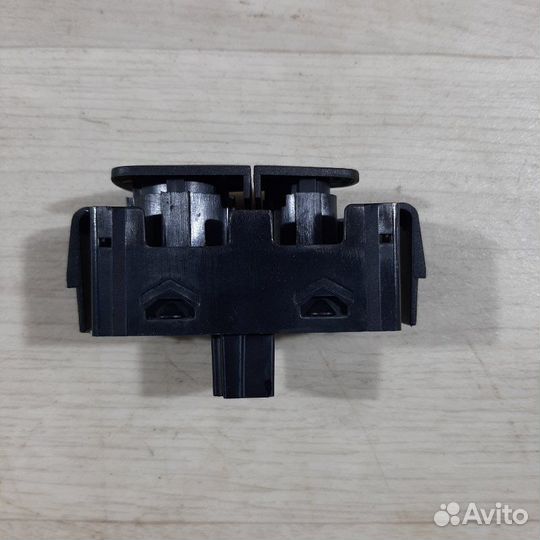 Кнопка аварийной сигнализации Renault Logan седан