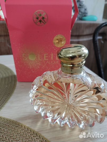 Парфюмерная вода женская / духи