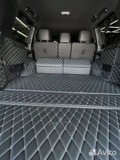3D коврики в багажник Toyota Land Cruiser 200