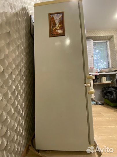Продаётся холодильник двухкамерный Атлант мхм-1803