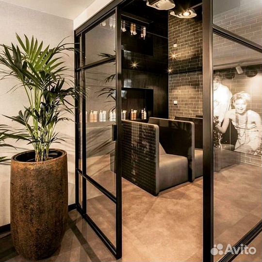 Стеклянные перегородки в торговый центр