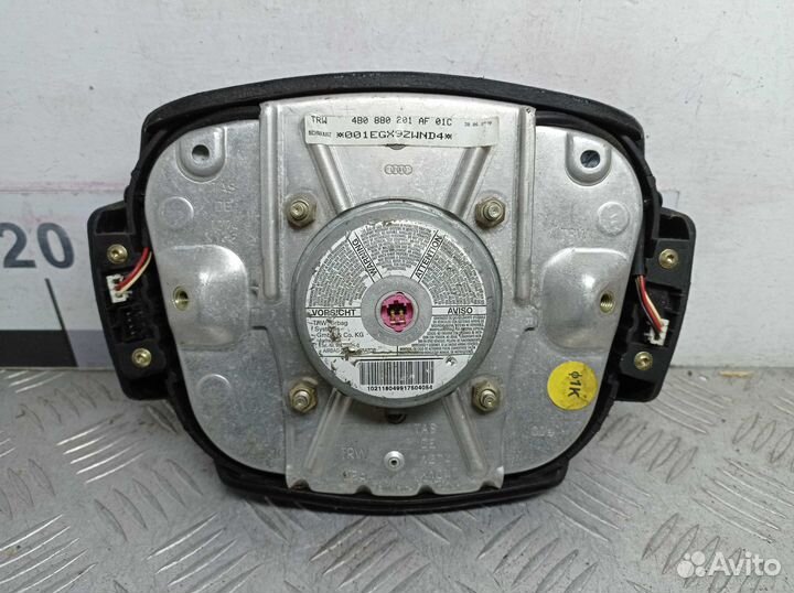 Подушка безопасности водителя Audi A6 C5 4B0880201