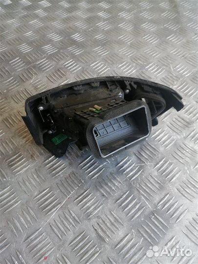 Дефлектор воздушный левый Hyundai Elantra HD G4FC