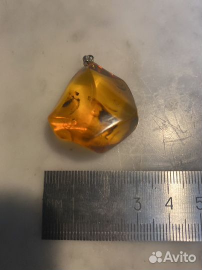 Кулон янтарь