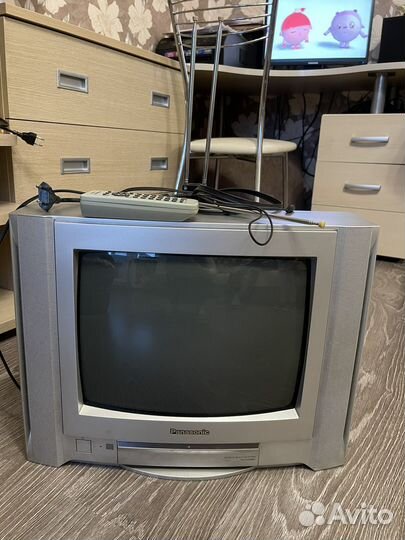 Маленький цветной телевизор Panasonic