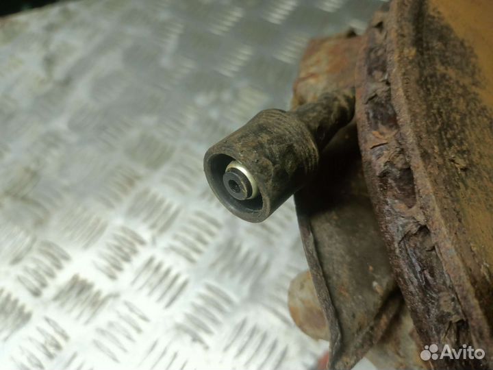 Передний левый кулак Mercedes W124