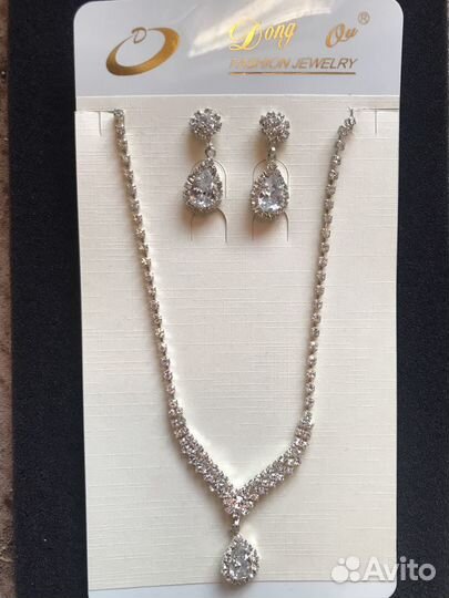 Набор из бижутерии серьги+колье