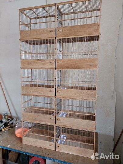 Клетки и вольеры для певчих и декоративных птиц