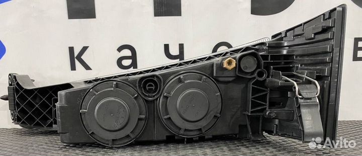 Фара противотуманная правая Volvo FH4 82140744