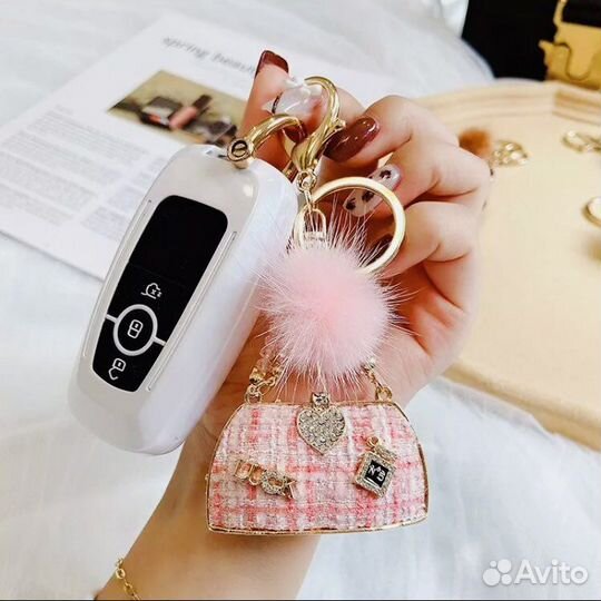Брелок для ключей в стиле Шанель. Новый