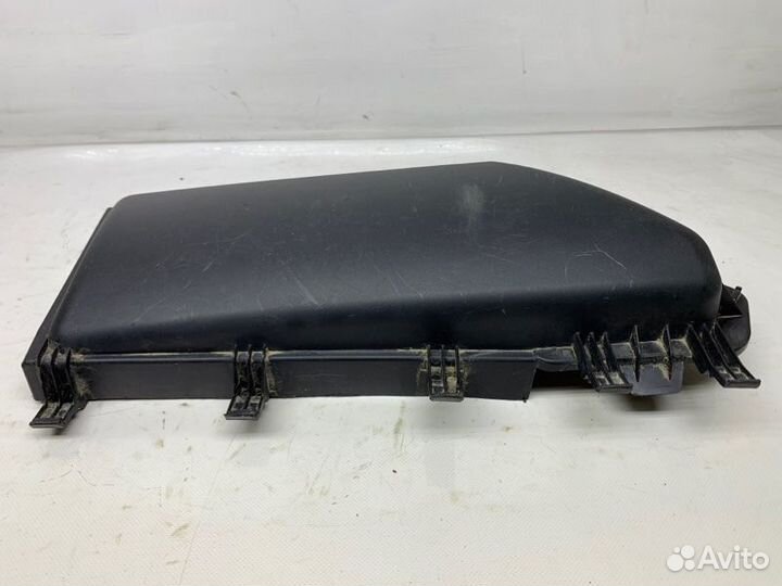 Крышка салонного фильтра левая Bmw 5-Series E60