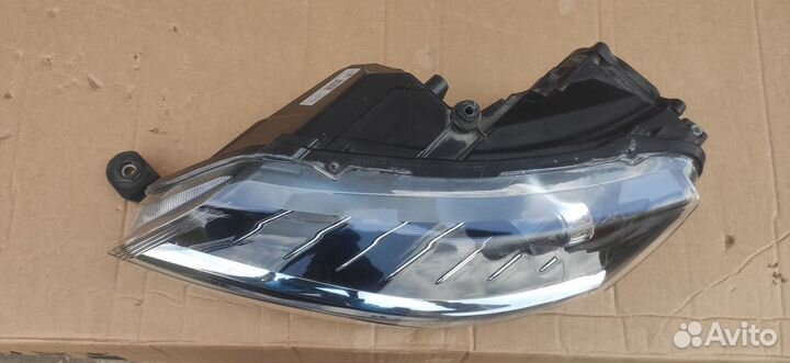 Фара левая ксенон Skoda Rapid 1