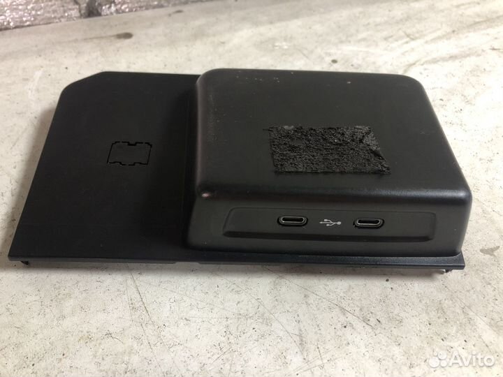 Розетка USB Volkswagen Polo 6