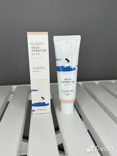 Тонирующий солнцезащитный крем Round Lab spf 50