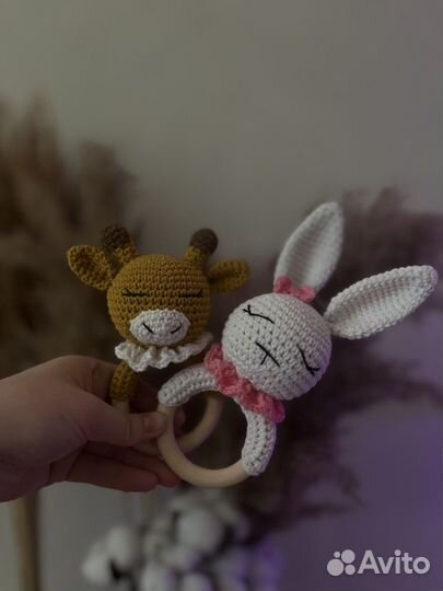 Деревянные грызунки, погремушки, вязанные игрушки