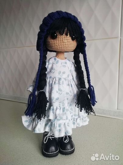 Вязаная кукла ручной работы