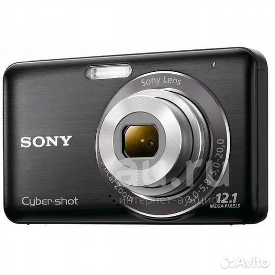 Фотоаппараты разных моделей и зеркальный Nikon