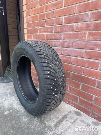 Pirelli Ice 215/60 R16