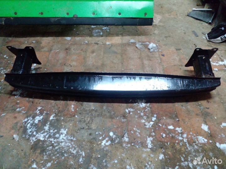 Усилитель бампера jetta 6