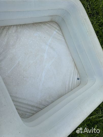 Детский надувной бассейн