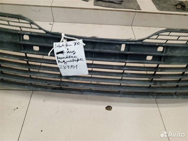 Решетка в бампер нижняя Toyota Camry XV70 2017