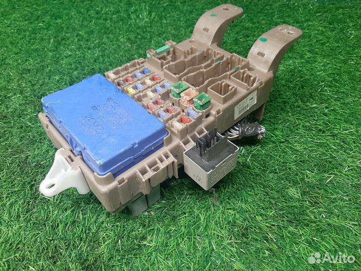 В наличии: блок предохранителей Toyota Corolla 9