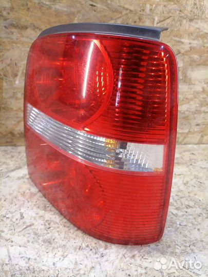 Фонарь задний правый Volkswagen Touran 1T0