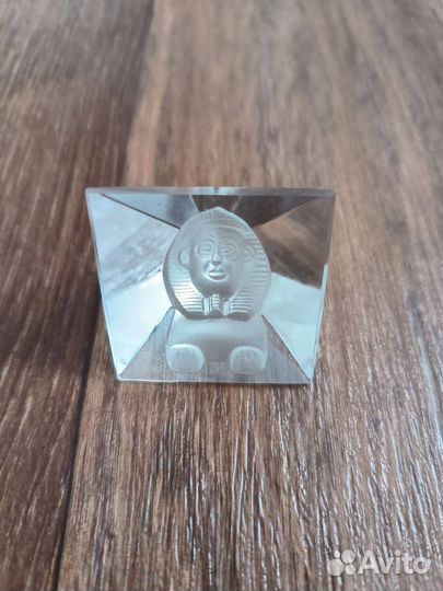 Папирус и пирамида (Египет)