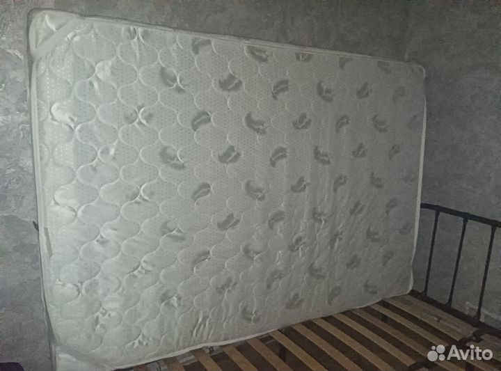 Матрас пружинный 140х200