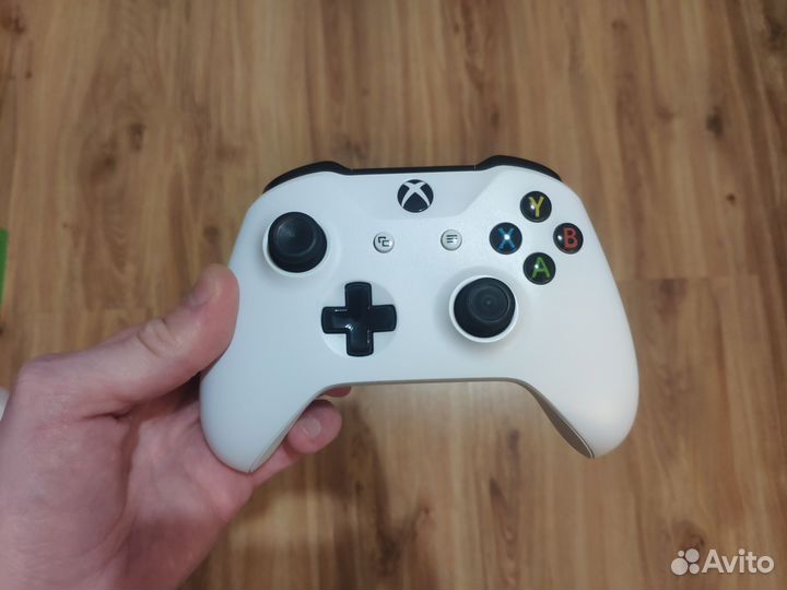 Xbox One S 1tb all digital 250 игр по Gamepass