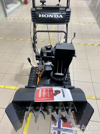 Honda HS90 - гусенично-бензиновый снегоуборщик