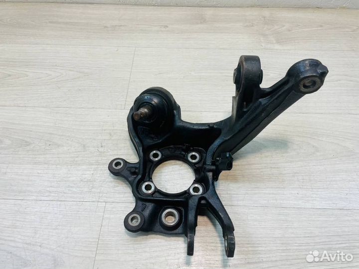 Цапфа задняя левая Toyota Avensis 250