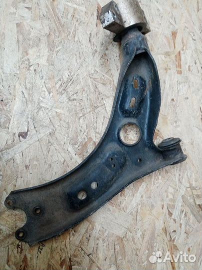 Рычаг подвески верхний передний левый Skoda