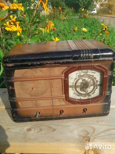Старинный радиоприемник