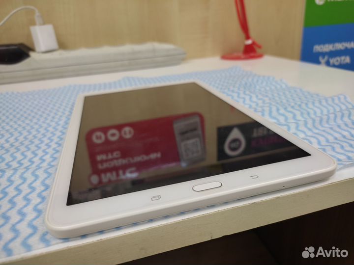Планшет Samsung Galaxy Tab E (SM-T561) 9.6