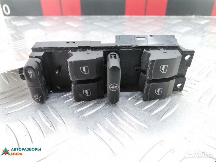 Блок управления стеклоподъемниками Volkswagen Bora