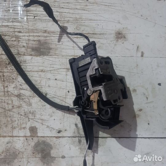 Замок передней левой двери