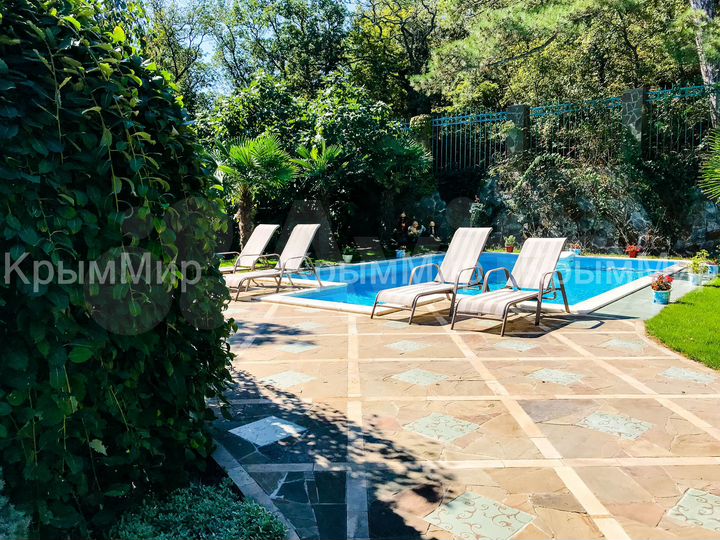 Дом 250 м² на участке 5 сот.