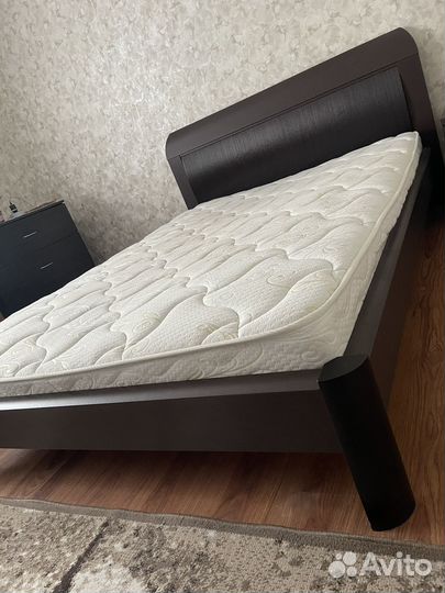 Кровать с матрасом 140 200