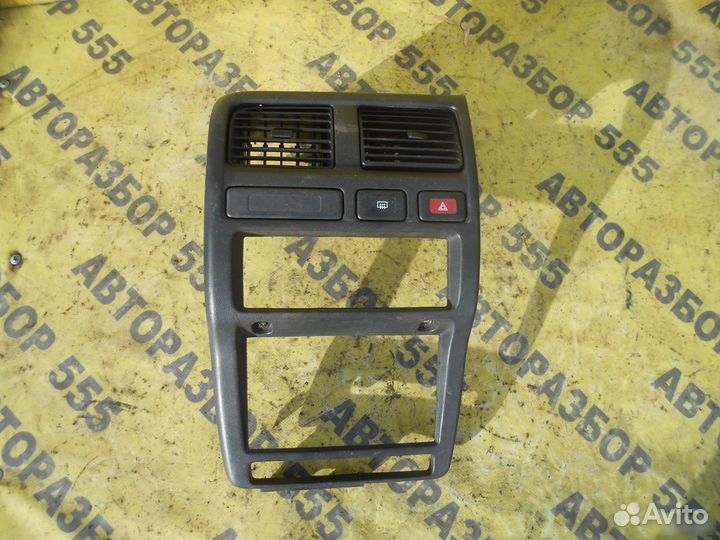 Консоль центральная Nissan Pulsar 1995-2000