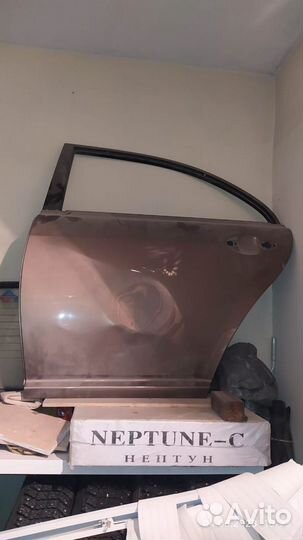 Продам дверь на Toyota Avensis