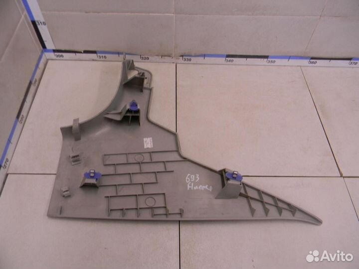 Обшивка стойки Fluence 2010