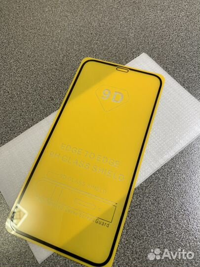 Прочное защитное стекло на iPhone 11 XR